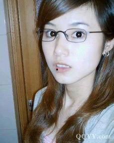 明星戴眼镜的女人图片