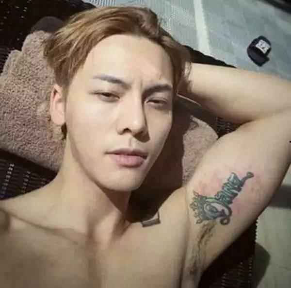 明星身上纹身,揭秘明星背后的独特印记